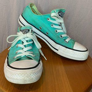 Light Blue Low Top Converse, Size 6
